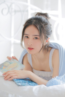掀开杨幂的裙子扯下内裤